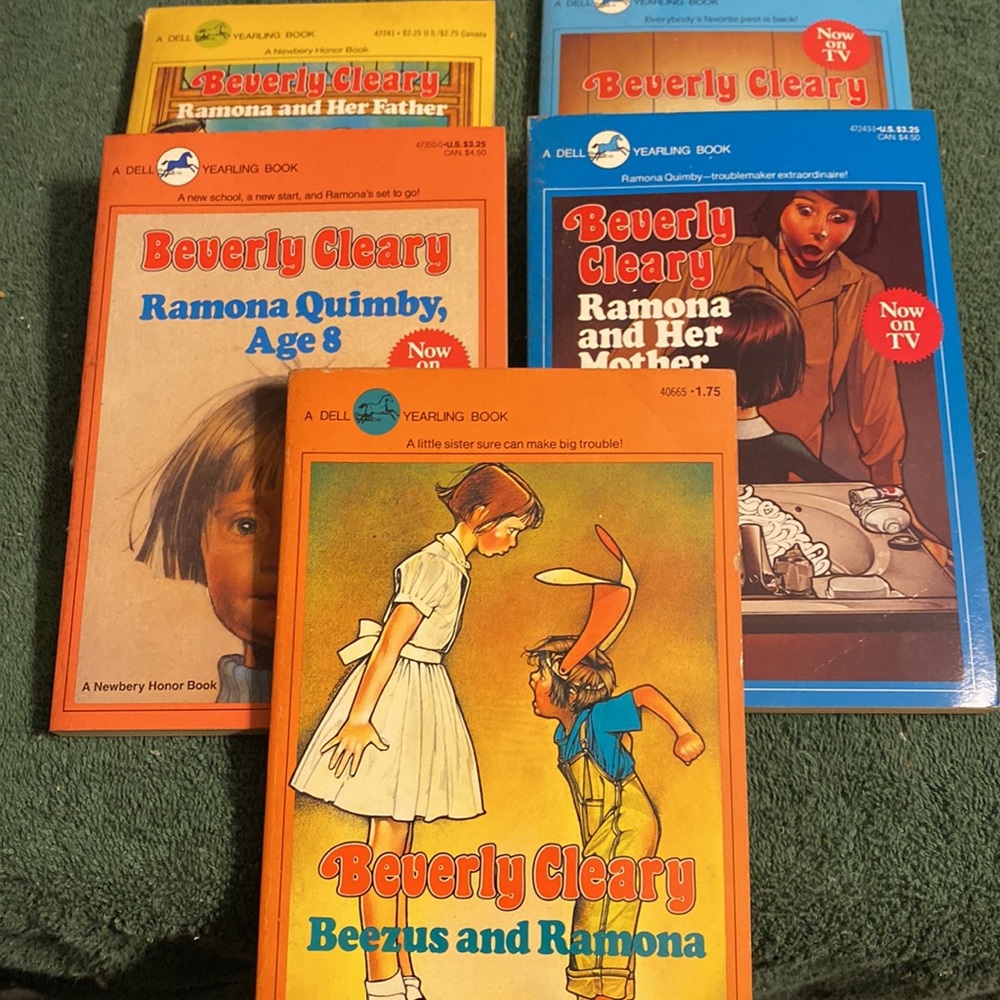 Vintage 1984, set of five Beverly Cleary paperback in a case